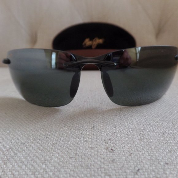 Maui Jim BANYANS Rimless Sunglasses - Gloss Black Frame w/ Grey Lens - Picture 2 of 10
